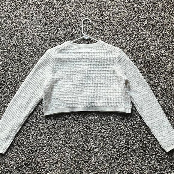White Jessica Simpson Cropped Cardigan w/Pearl Buttons and Pockets, size medium - Picture 5 of 8